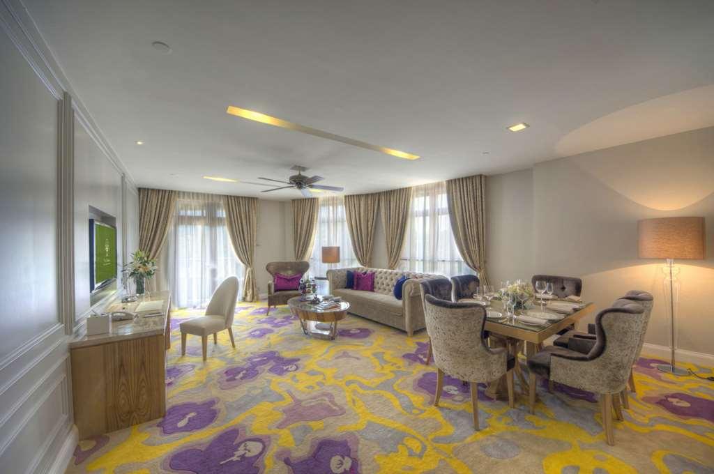 The Chateau Spa & Wellness Resort Bukit Tinggi Room photo A suite at the hotel