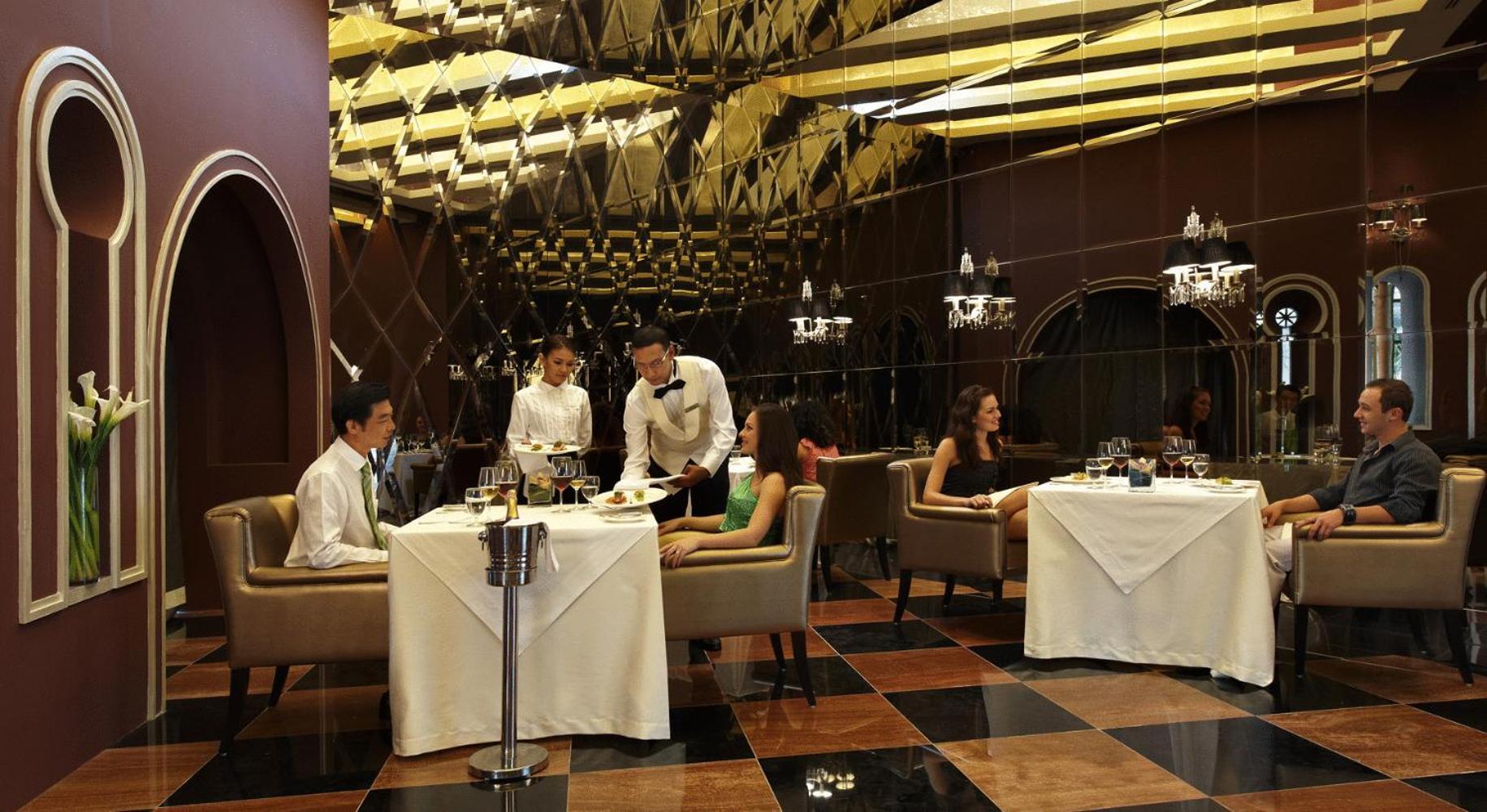 The Chateau Spa & Wellness Resort Bukit Tinggi Exterior photo A restaurant in a hotel