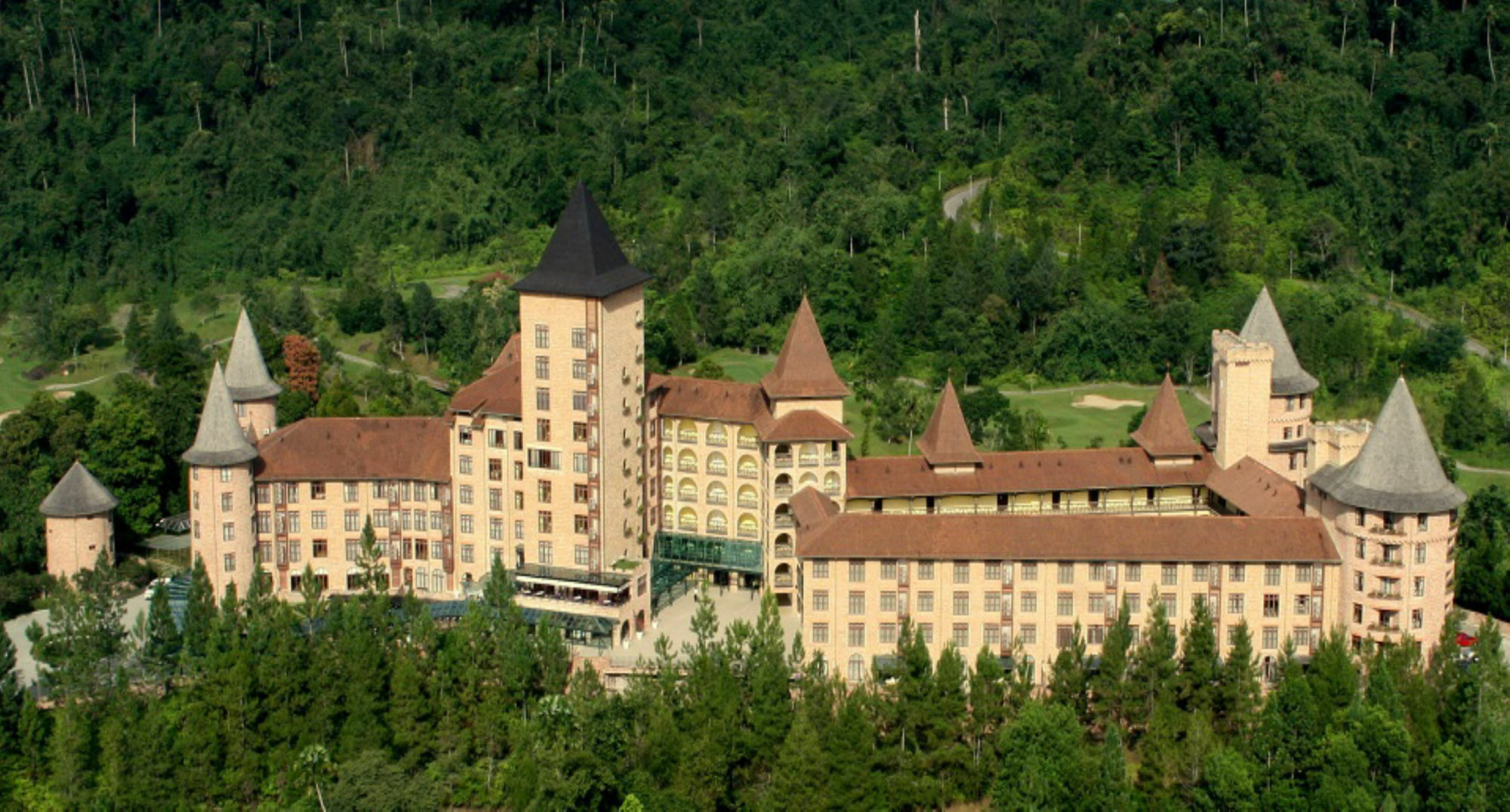 The Chateau Spa & Wellness Resort Bukit Tinggi Exterior photo The Château de Gstaad