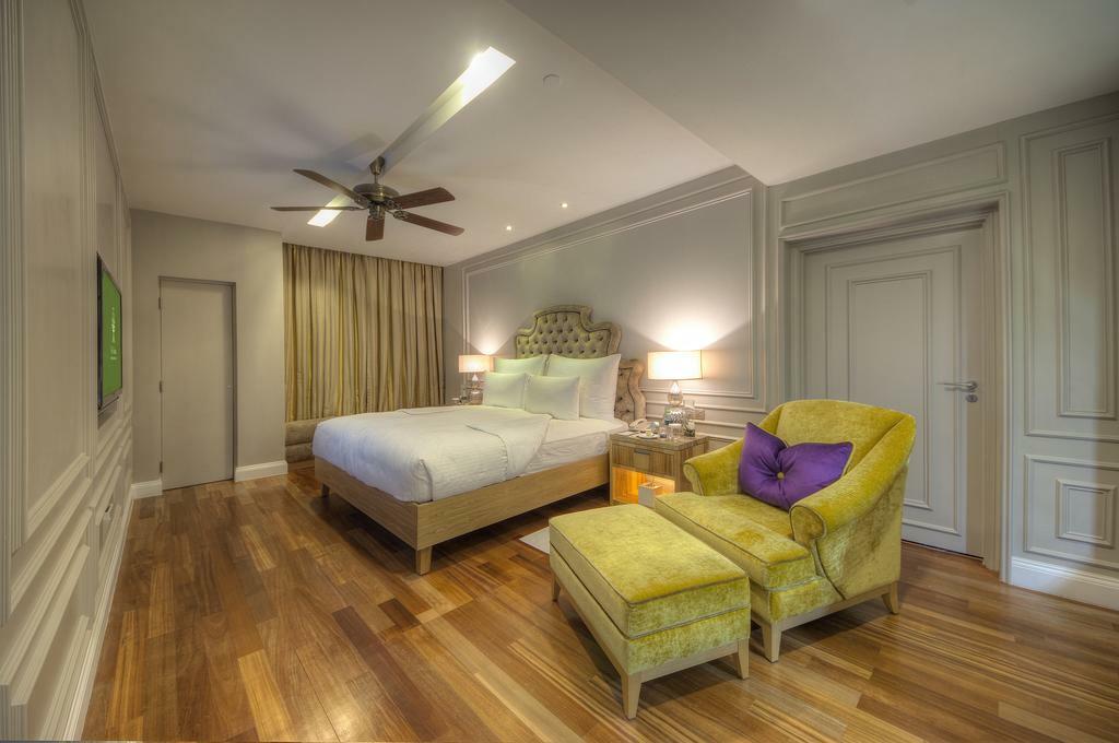 The Chateau Spa & Wellness Resort Bukit Tinggi Exterior photo A bedroom at the hotel